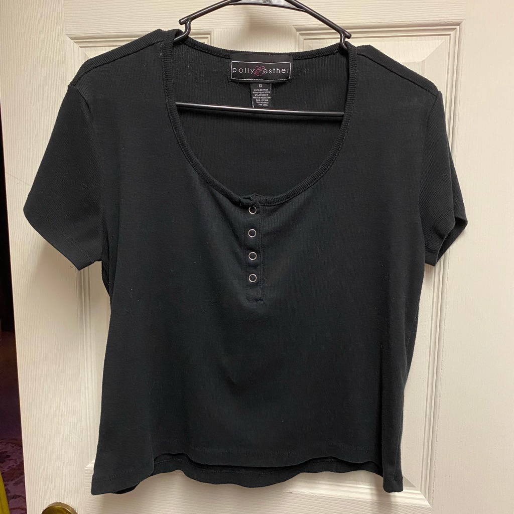 Basic Cropped Black Tee